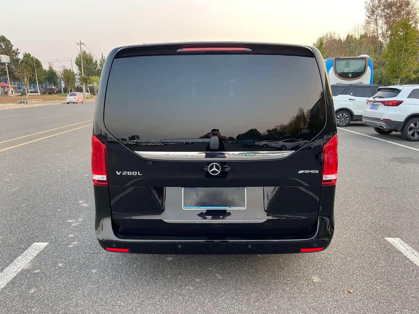 Mercedes-Benz V-Class 2023 — Фото 5/9