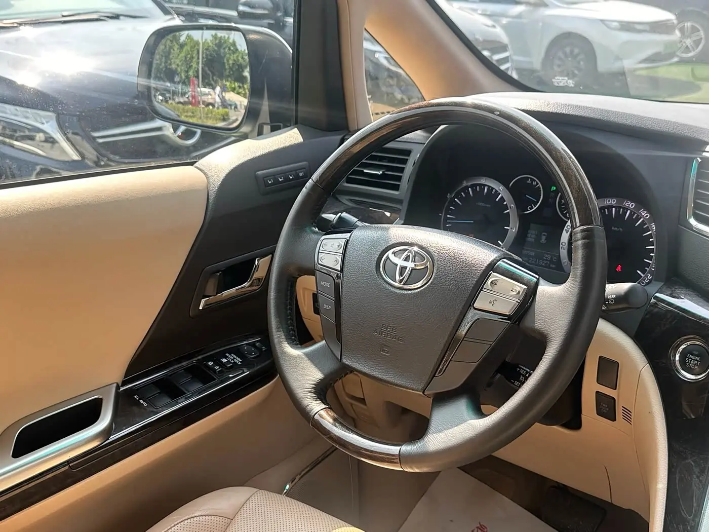 Toyota Alphard 2012 — Photo 4/20