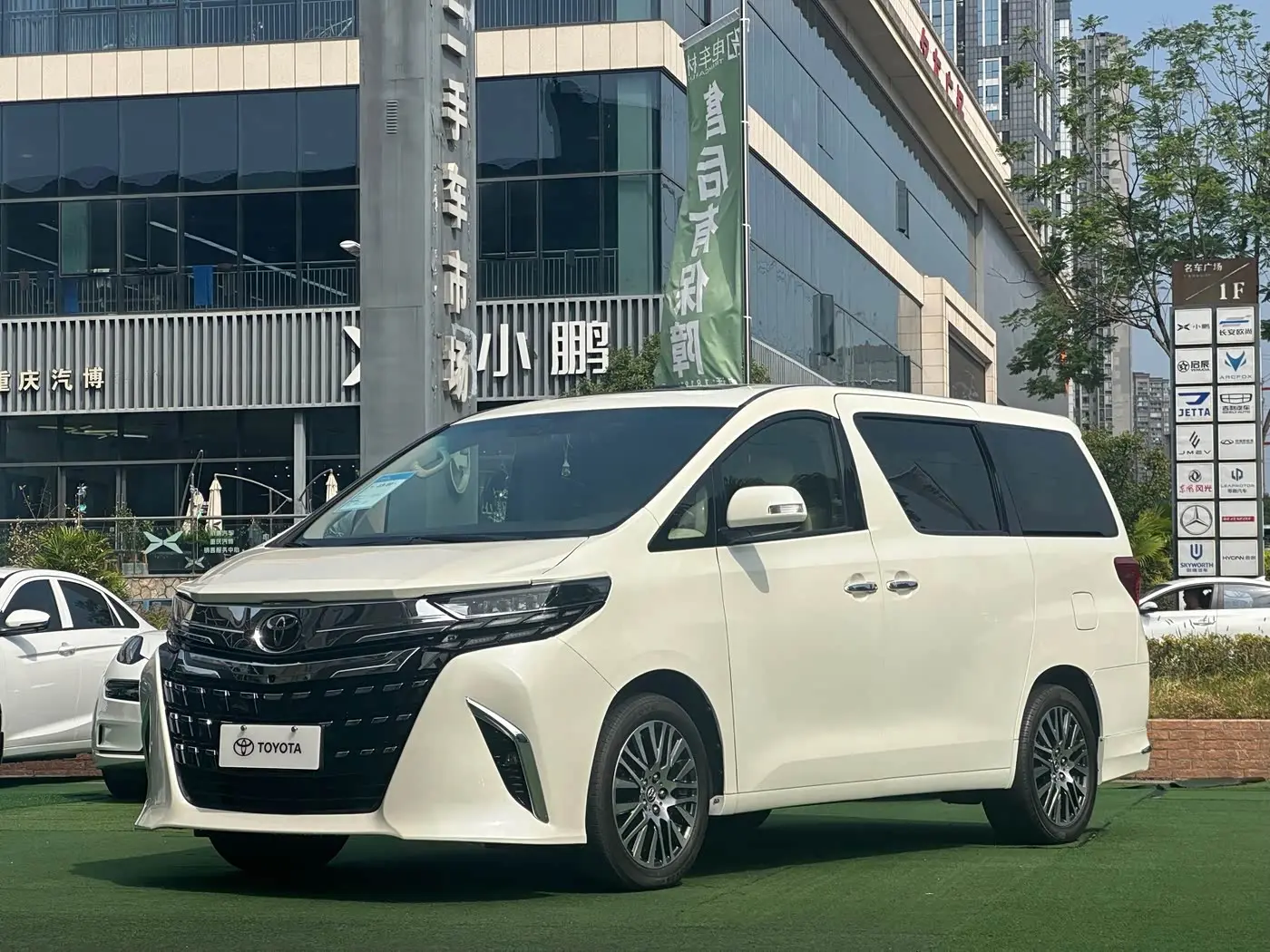 Toyota Alphard 2012 — Photo 1/20