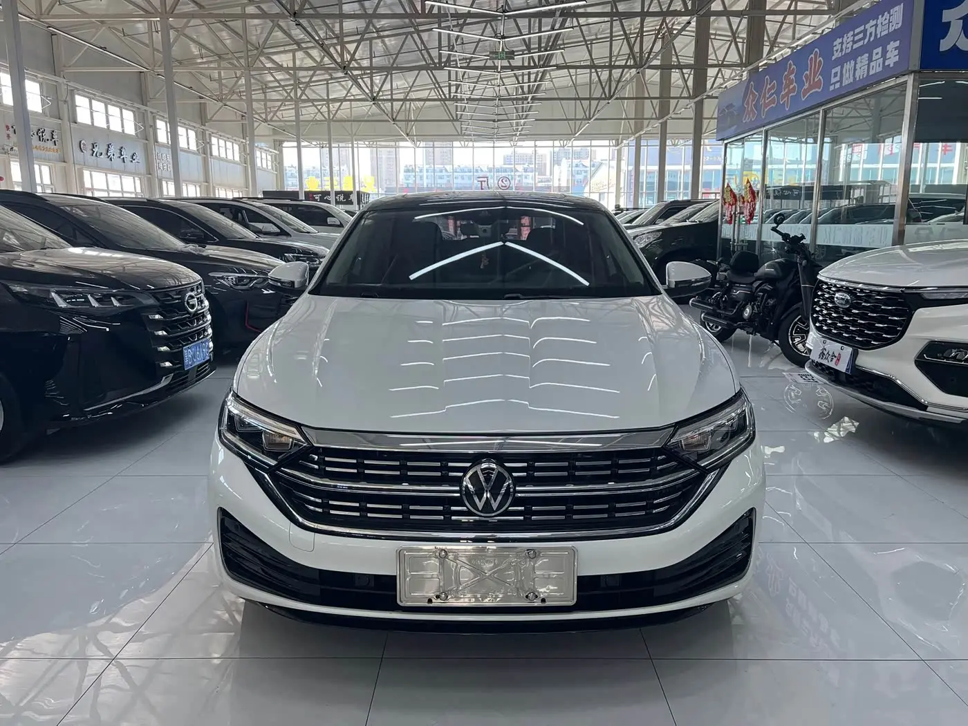Volkswagen Sagitar 2022 — Photo 2/20