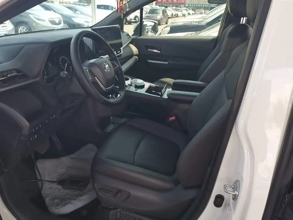 Toyota Sienna 2024 — Photo 15/20
