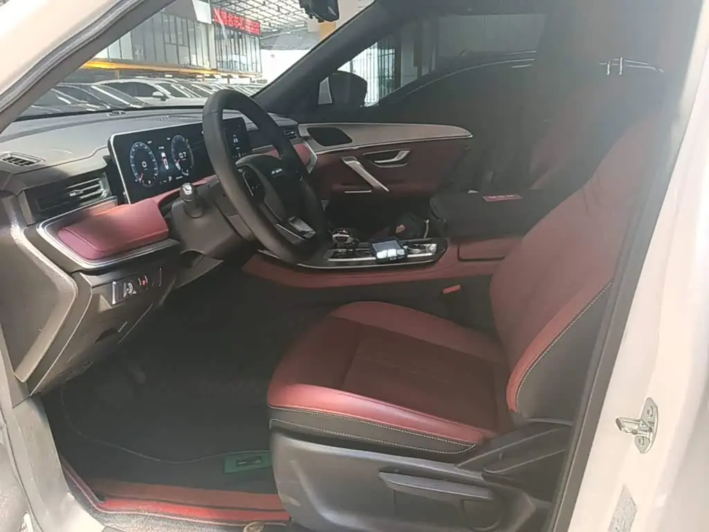 Jetour X70 PLUS 2025 — Photo 15/20