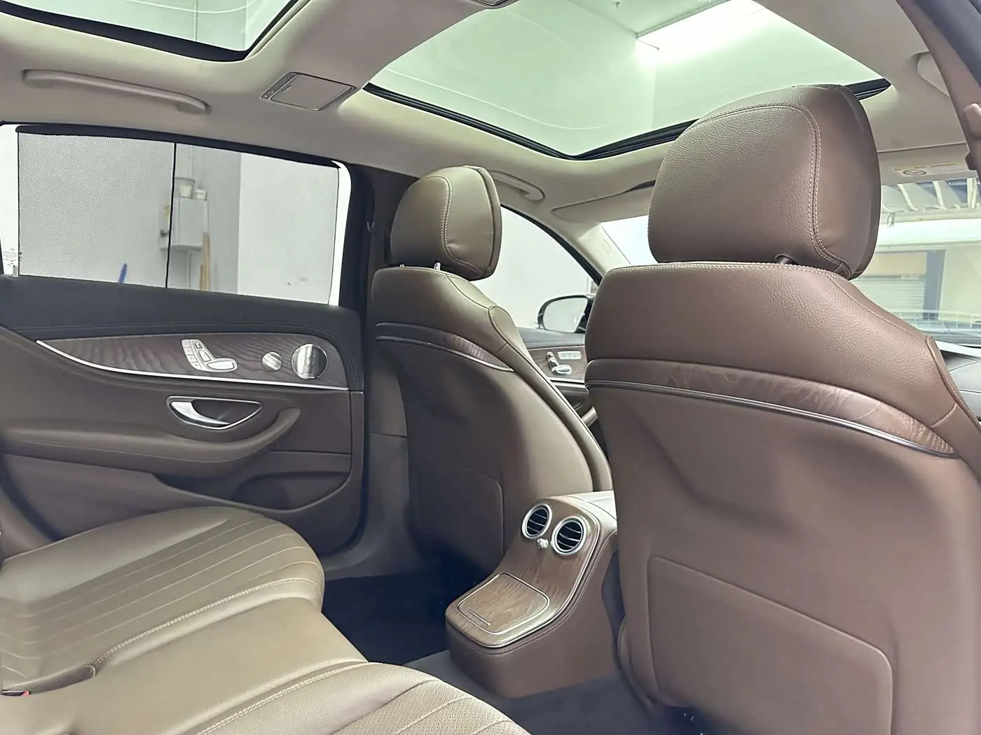 Mercedes-Benz E-Class 2022 — Photo 15/20
