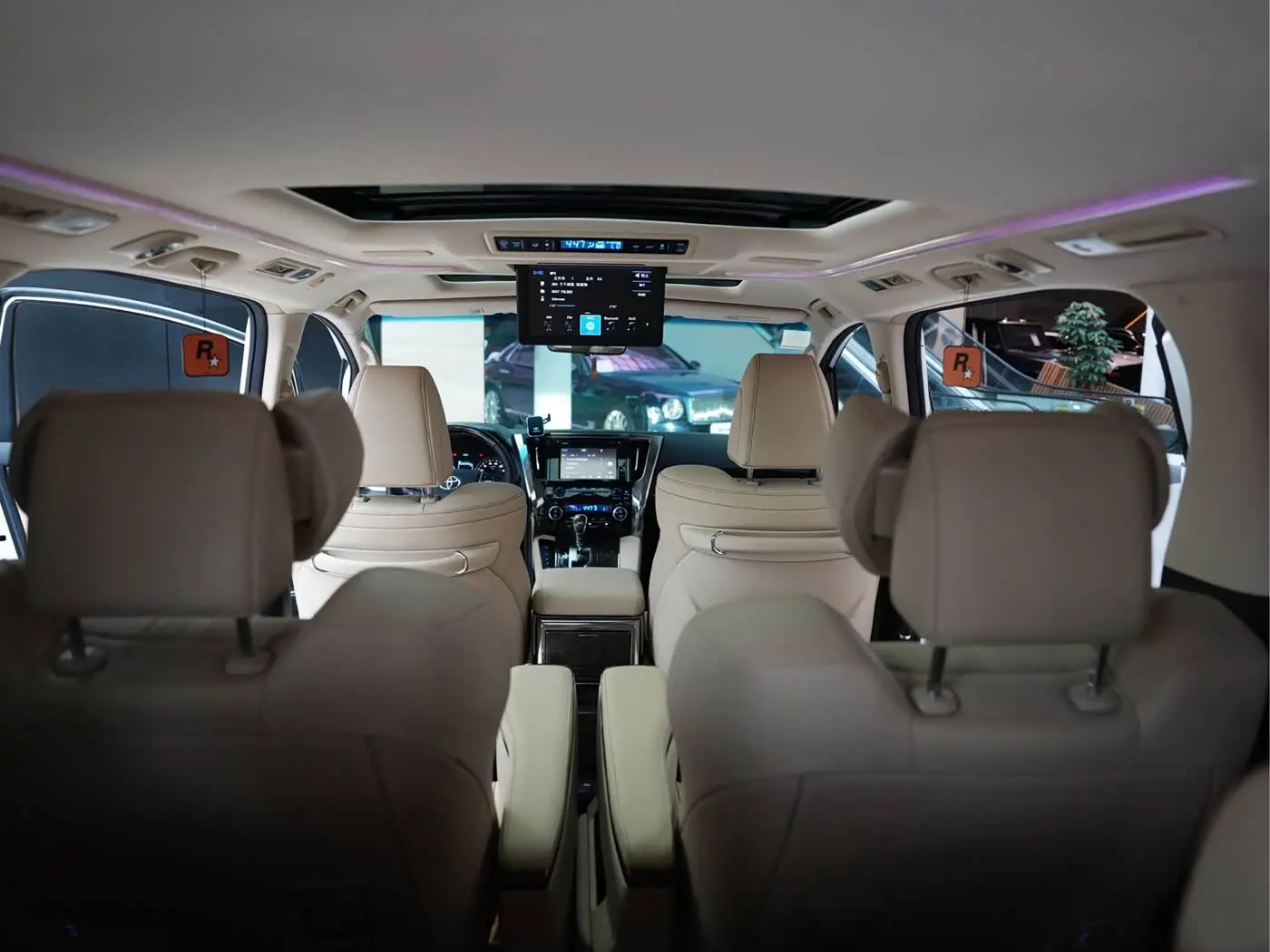 Toyota Alphard 2019 — Фото 12/14