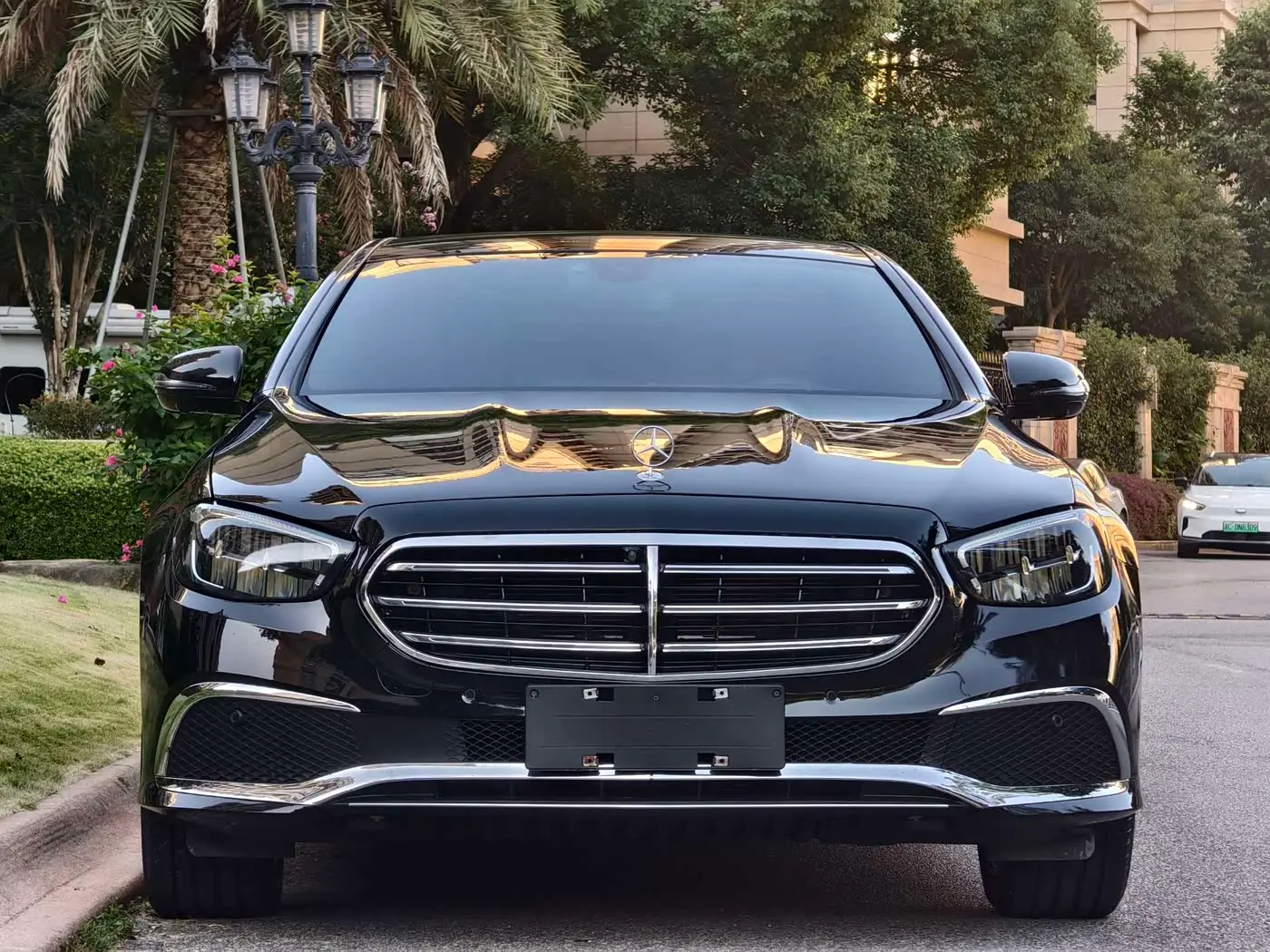 Mercedes-Benz E-Class 2022 — Photo 2/16