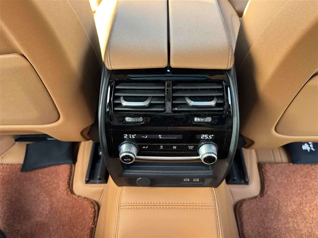 BMW 6 Series GT 2025 — Photo 11/18