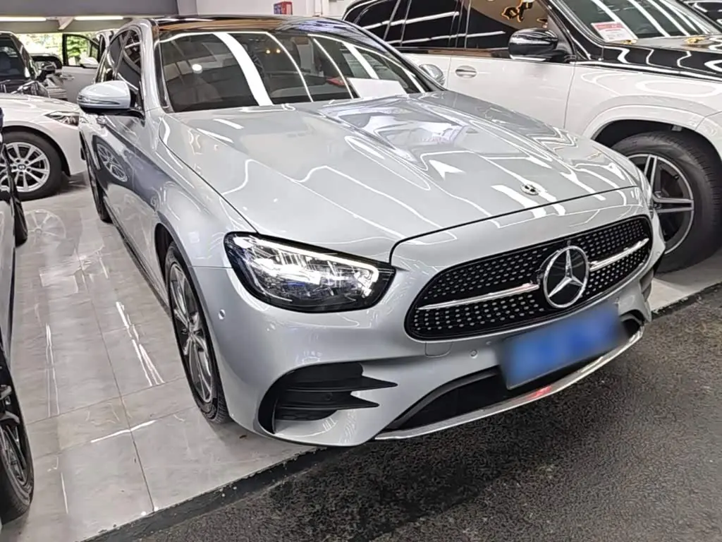 Mercedes-Benz E-Class 2022 — Photo 4/20