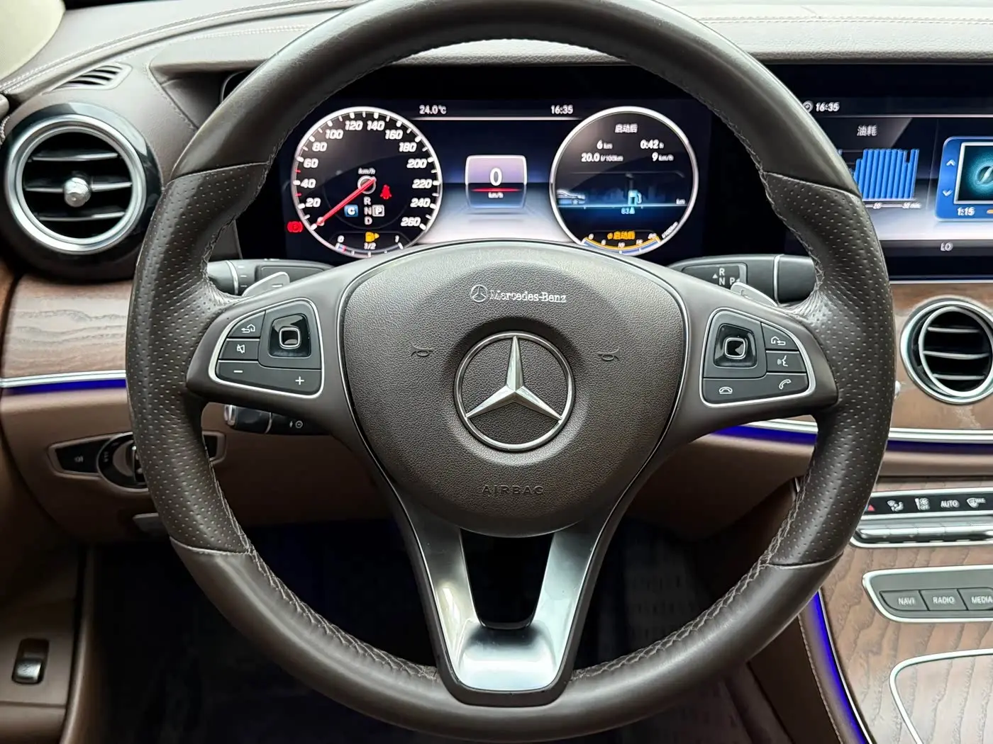 Mercedes-Benz E-Class 2018 — Фото 15/20