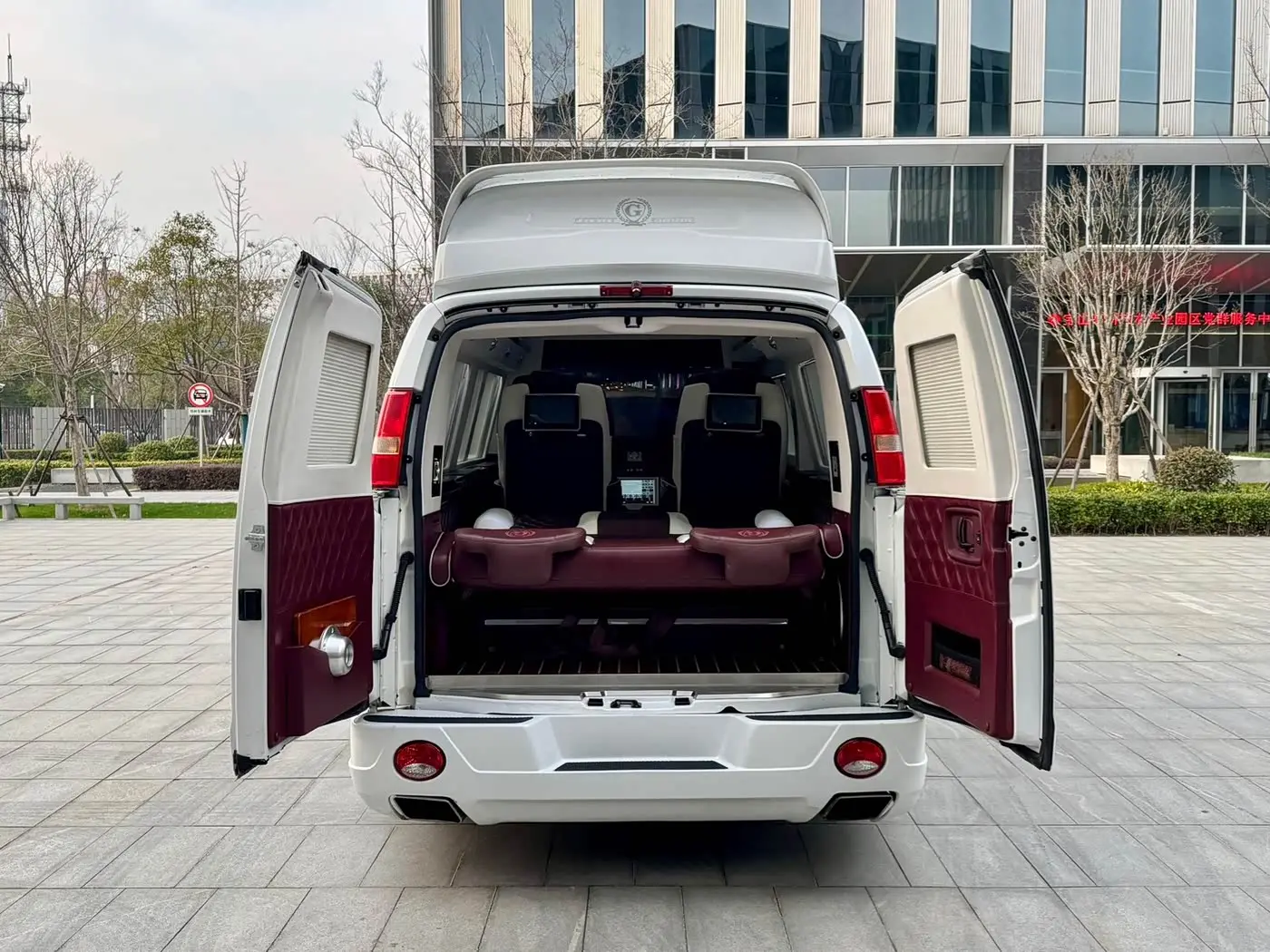 GMC Savana 2016 — Фото 18/19
