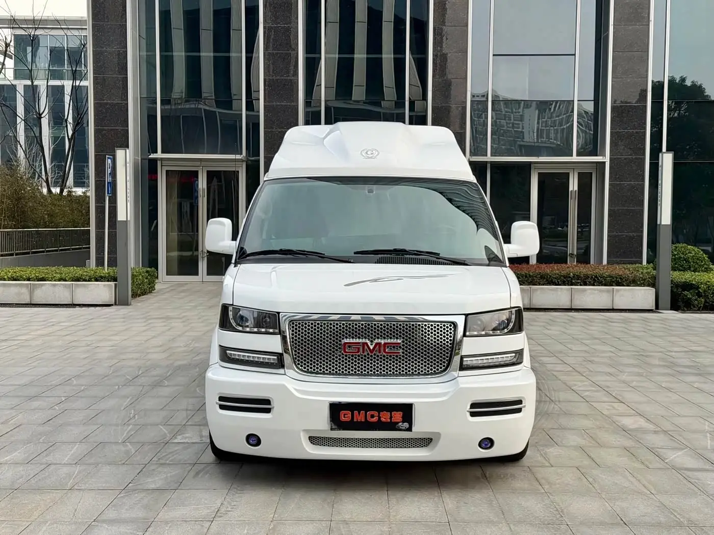 GMC Savana 2016 — Фото 2/19