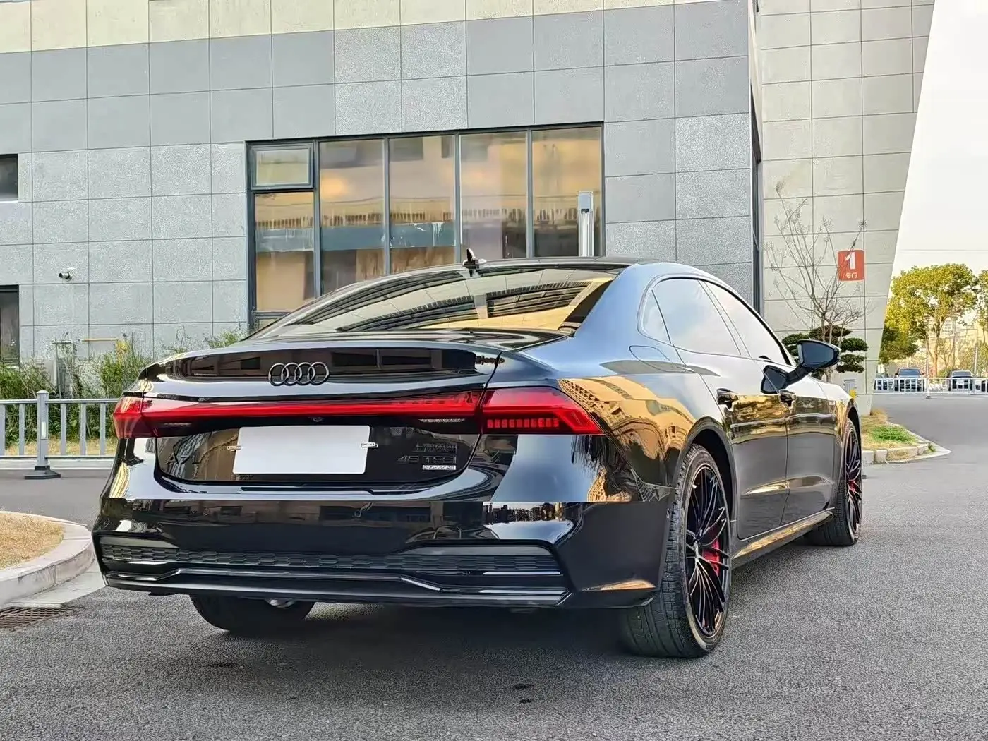 Audi A7L 2024 — Фото 15/15