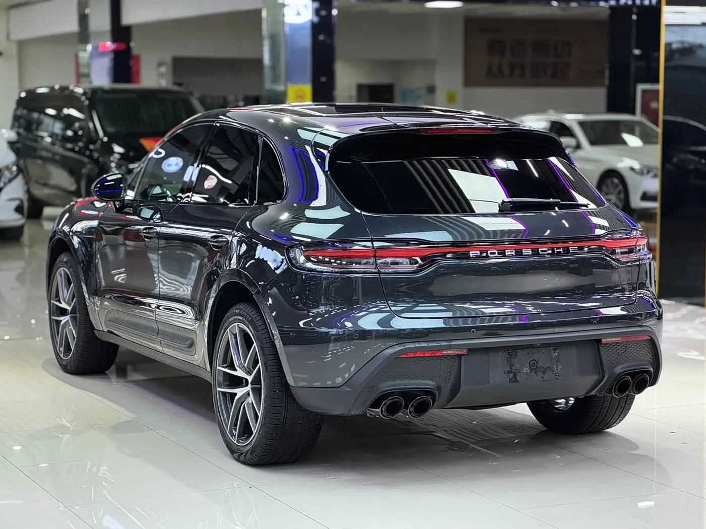 Porsche Macan 2023 — Photo 11/14