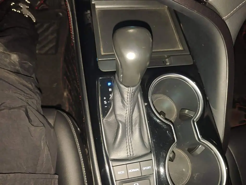 Toyota Camry 2018 — Photo 7/20