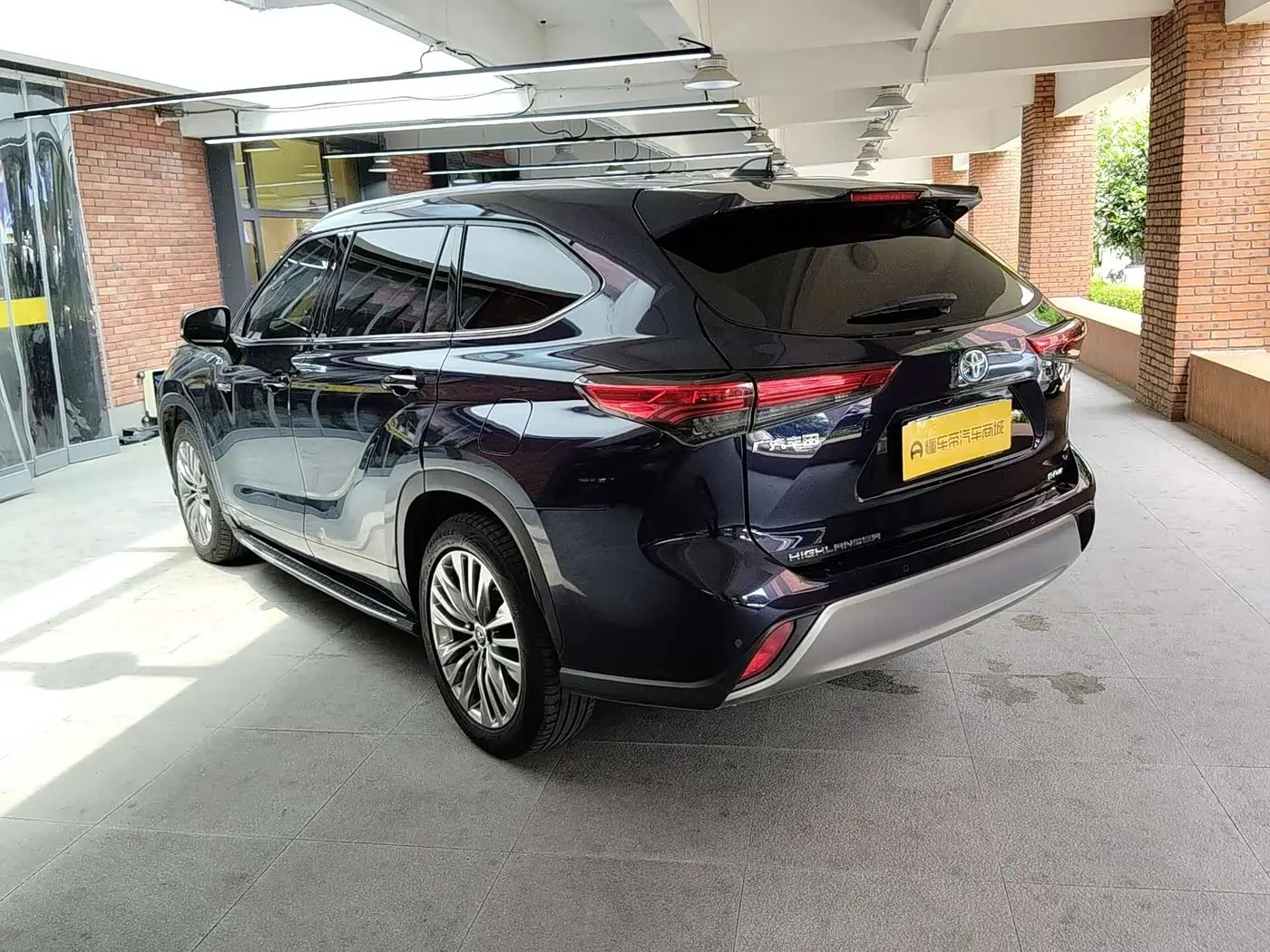 Toyota Highlander 2021 — Photo 3/18