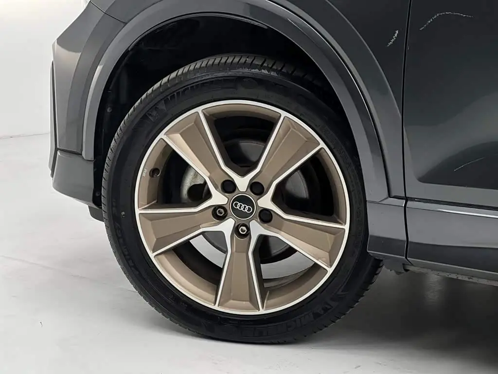 Audi Q2L 2022 — Фото 19/20