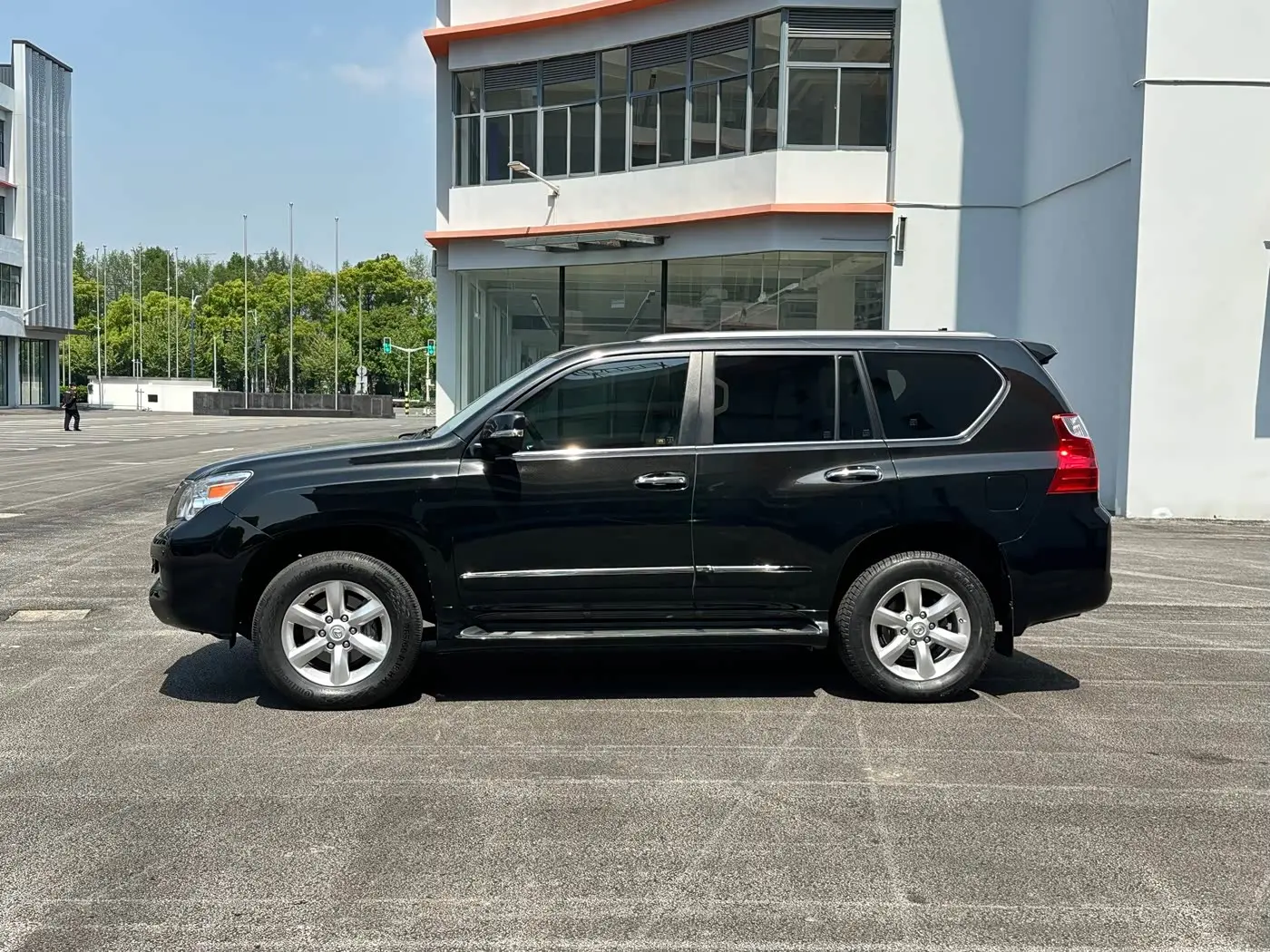 Lexus GX 2013 — Photo 4/20