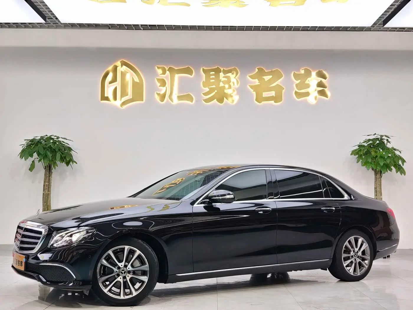 Mercedes-Benz E-Class 2019 — Photo 1/20