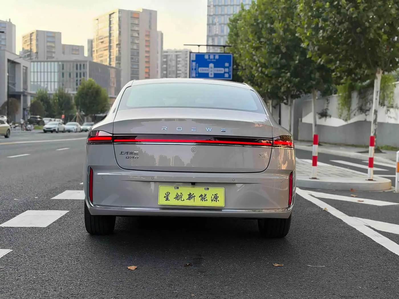 Roewe M7 DMH 2026 — Фото 8/20
