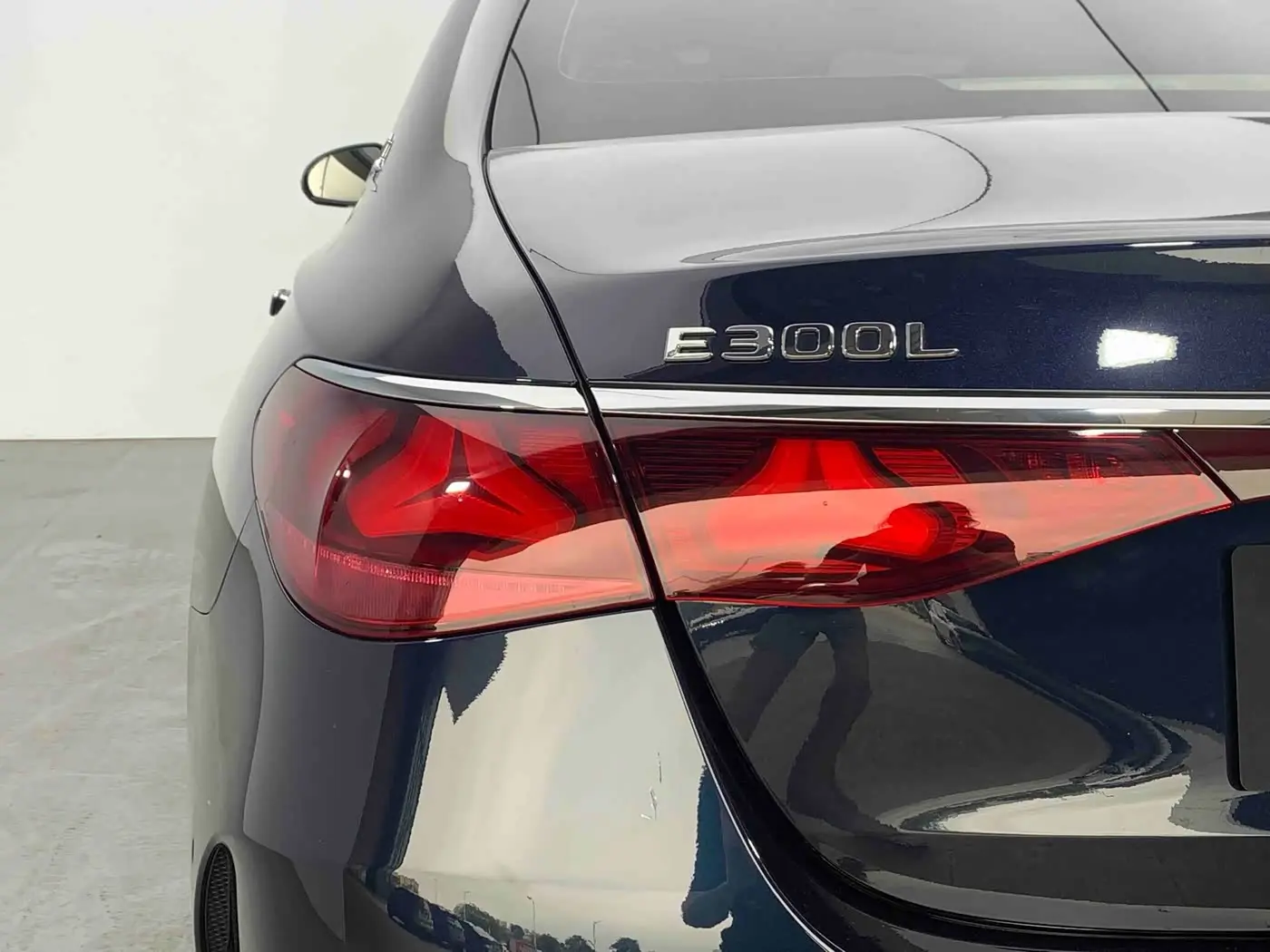 Mercedes-Benz E-Class 2024 — Photo 13/17