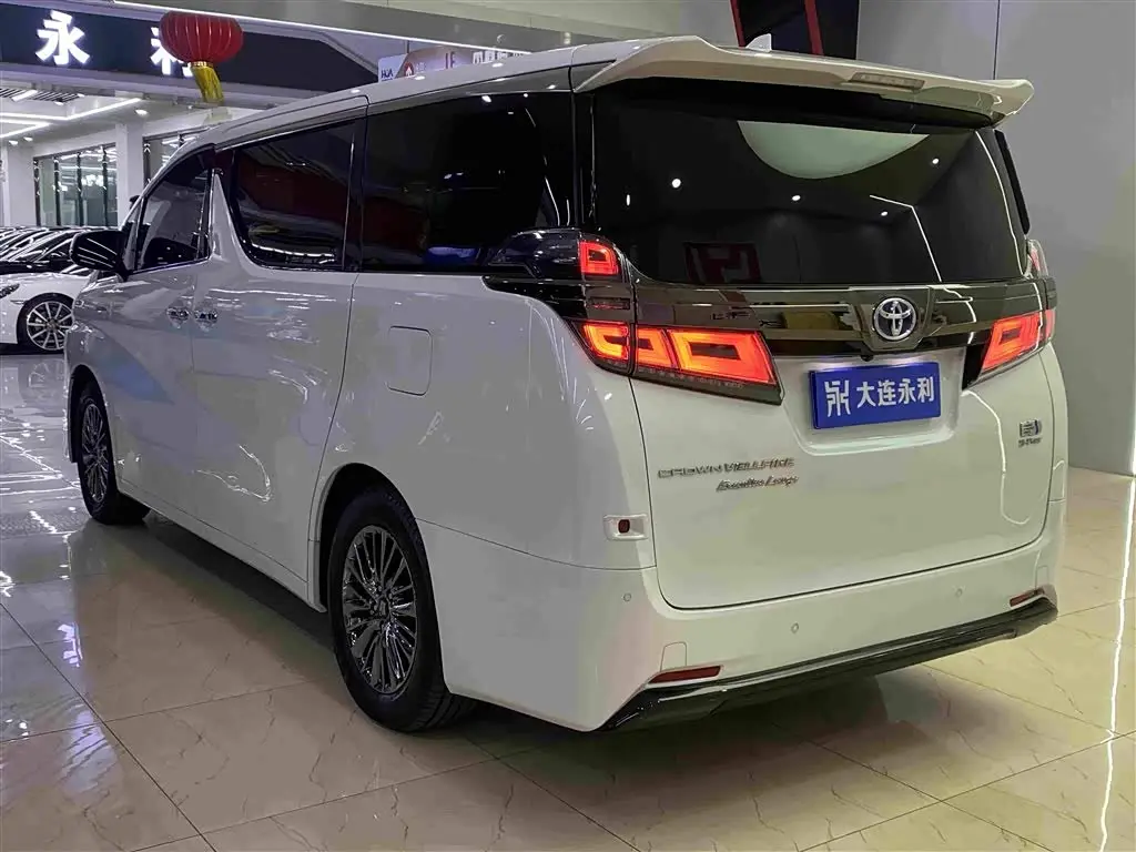 Toyota Vellfire 2023 — Photo 18/18