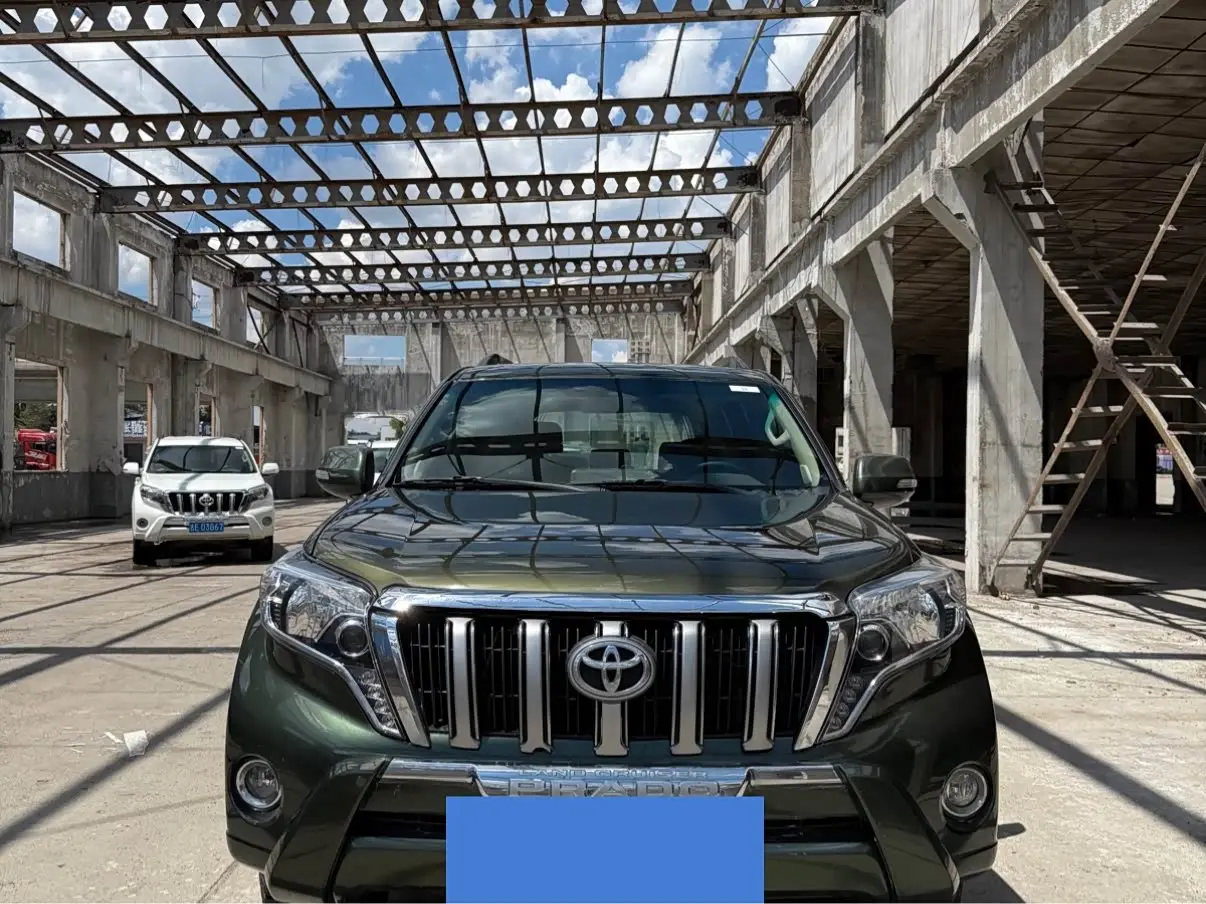Toyota Prado 2011 — Photo 2/11
