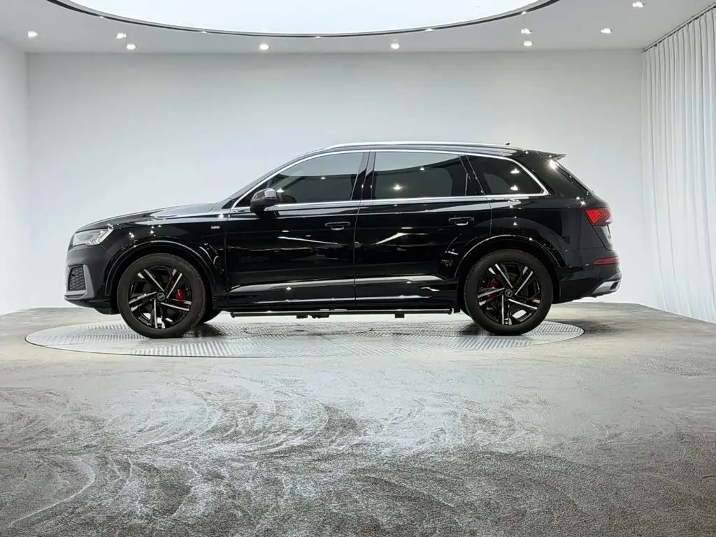 Audi Q7 2023 — Photo 3/14