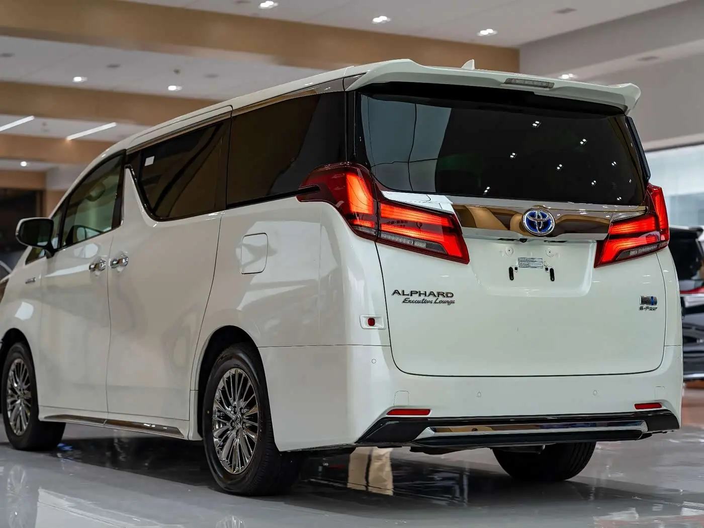 Toyota Alphard 2021 — Фото 11/13