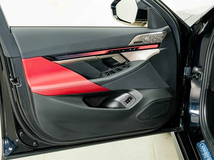 BMW 5 Series 2025 — Photo 18/20