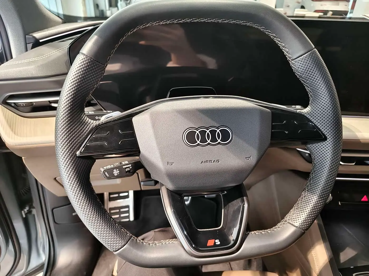 Audi Q5L 2025 — Şəkil 11/14