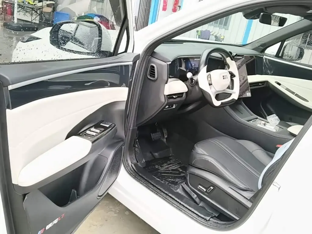 Geely Galaxy Galaxy L7 2025 — Фото 12/20