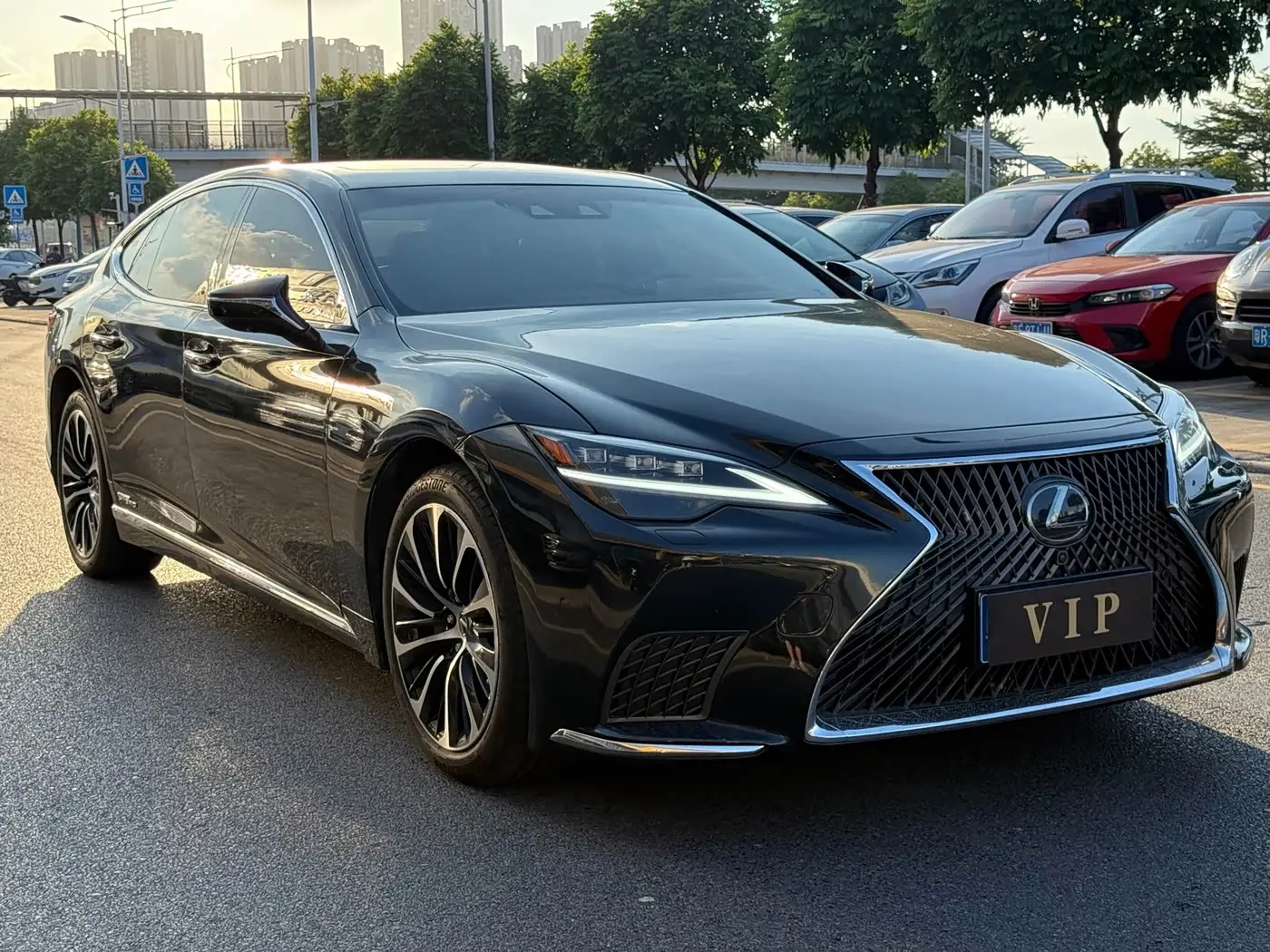 Lexus LS 2021 — Photo 3/10