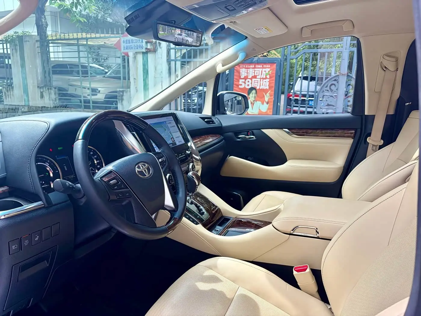 Toyota Alphard 2022 — Photo 5/18