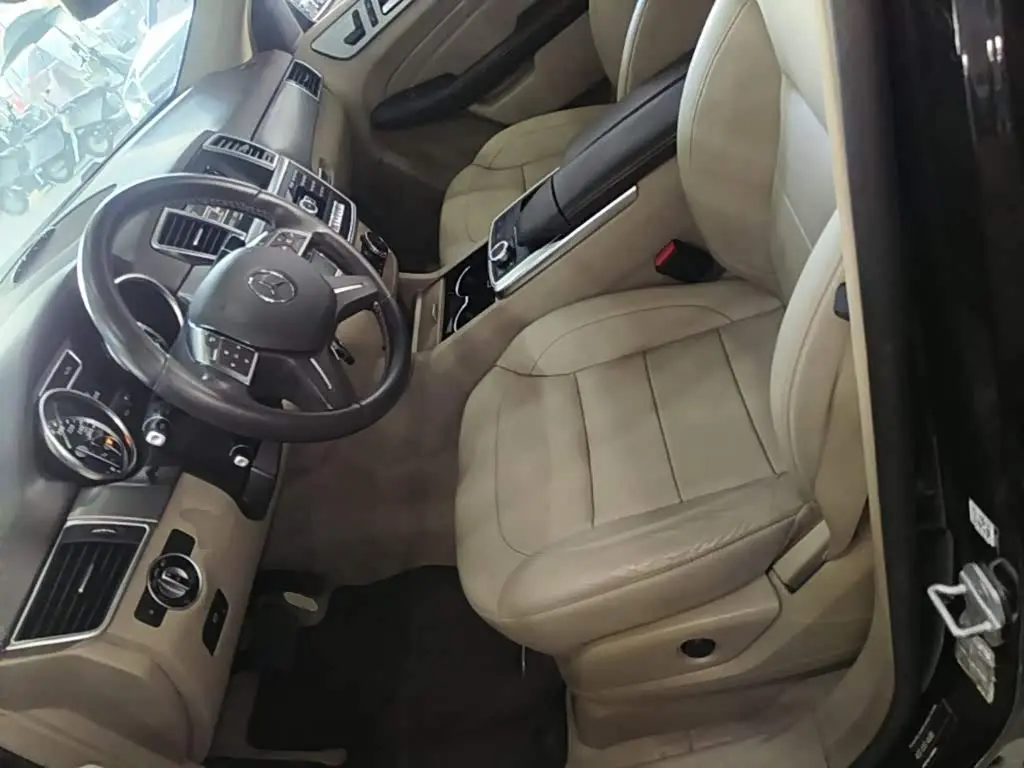 Mercedes-Benz M-Class 2015 — Photo 15/20