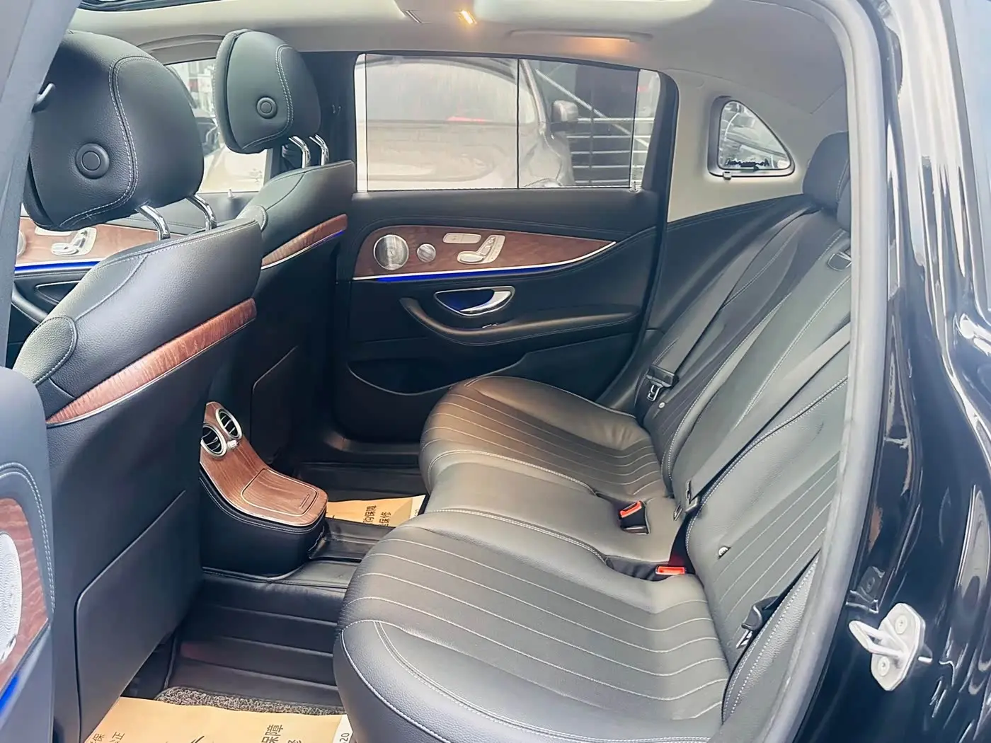 Mercedes-Benz E-Class 2021 — Photo 8/17