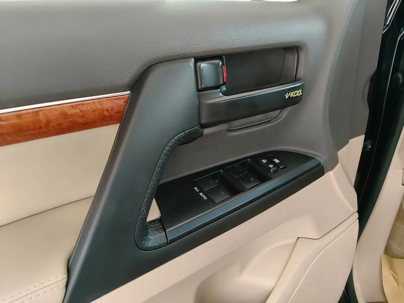 Toyota Land Cruiser 2016 — Фото 9/19