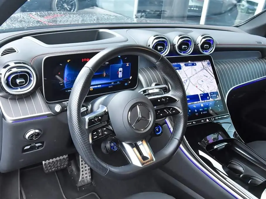 Mercedes-Benz GLC AMG 2025 — Photo 8/16