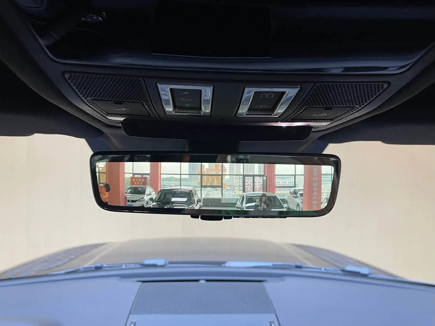 Land Rover Defender 2025 — Фото 16/17