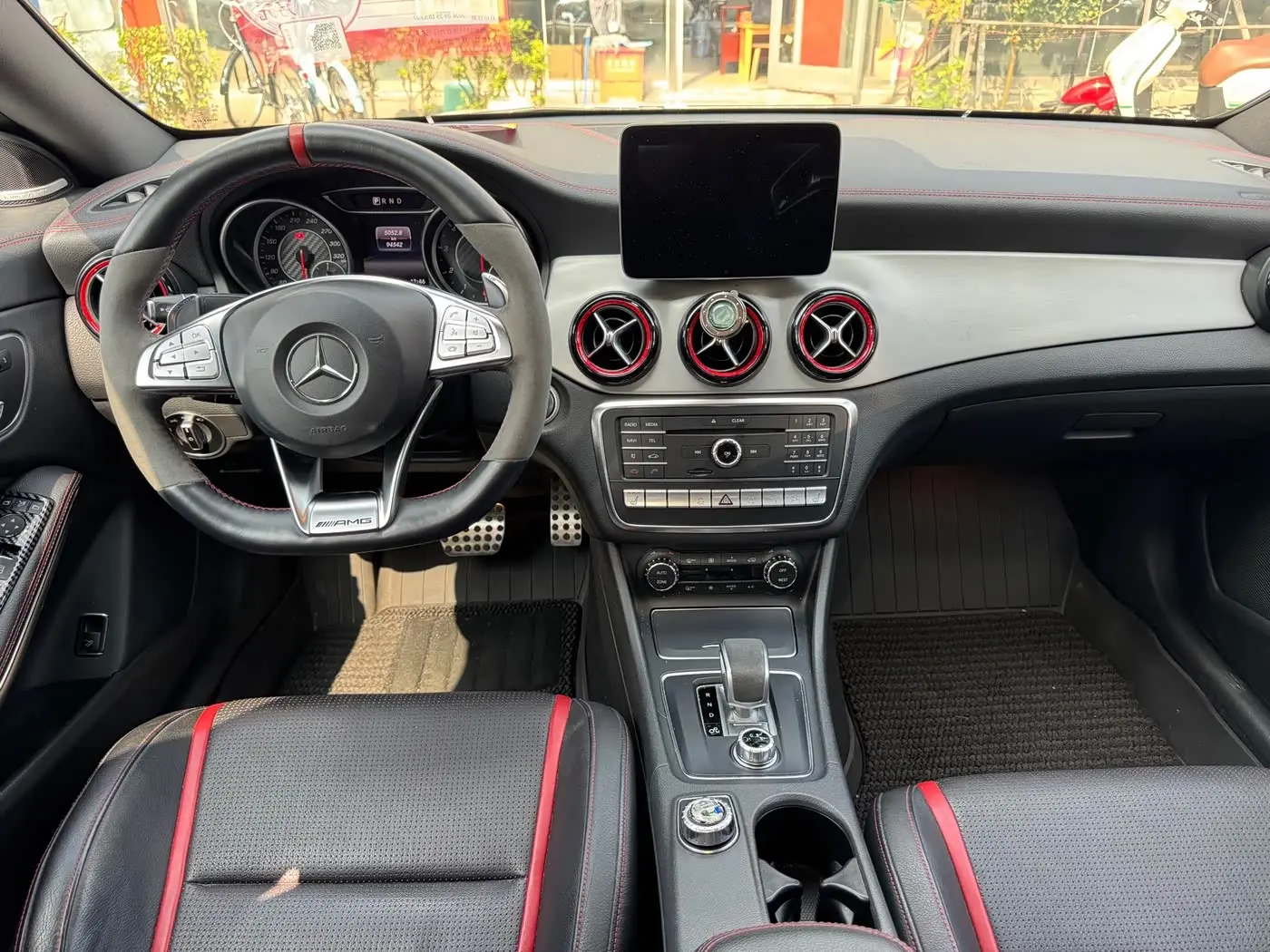 Mercedes-Benz CLA AMG 2017 — Фото 12/16