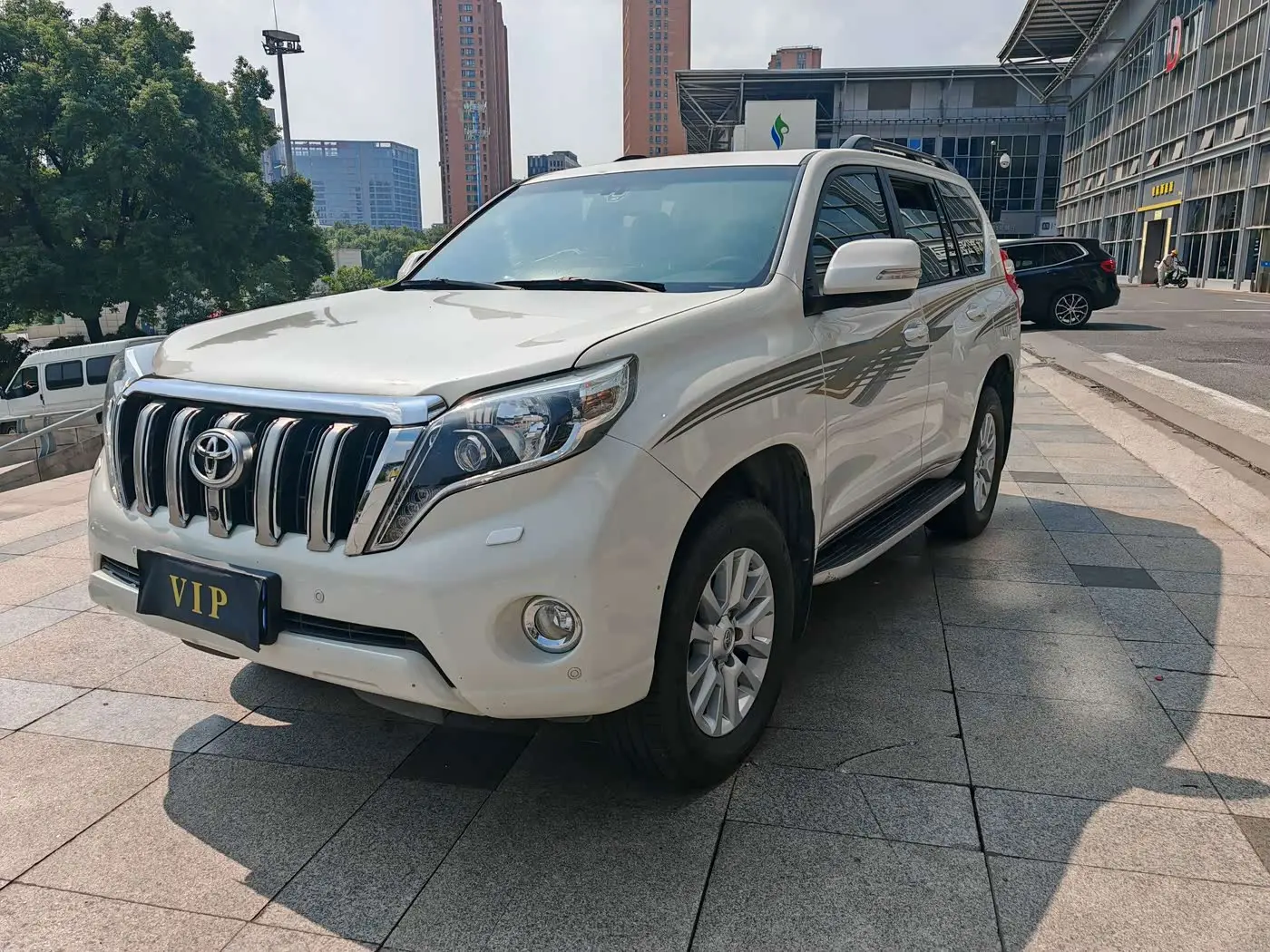 Toyota Prado 2015 — Фото 1/12