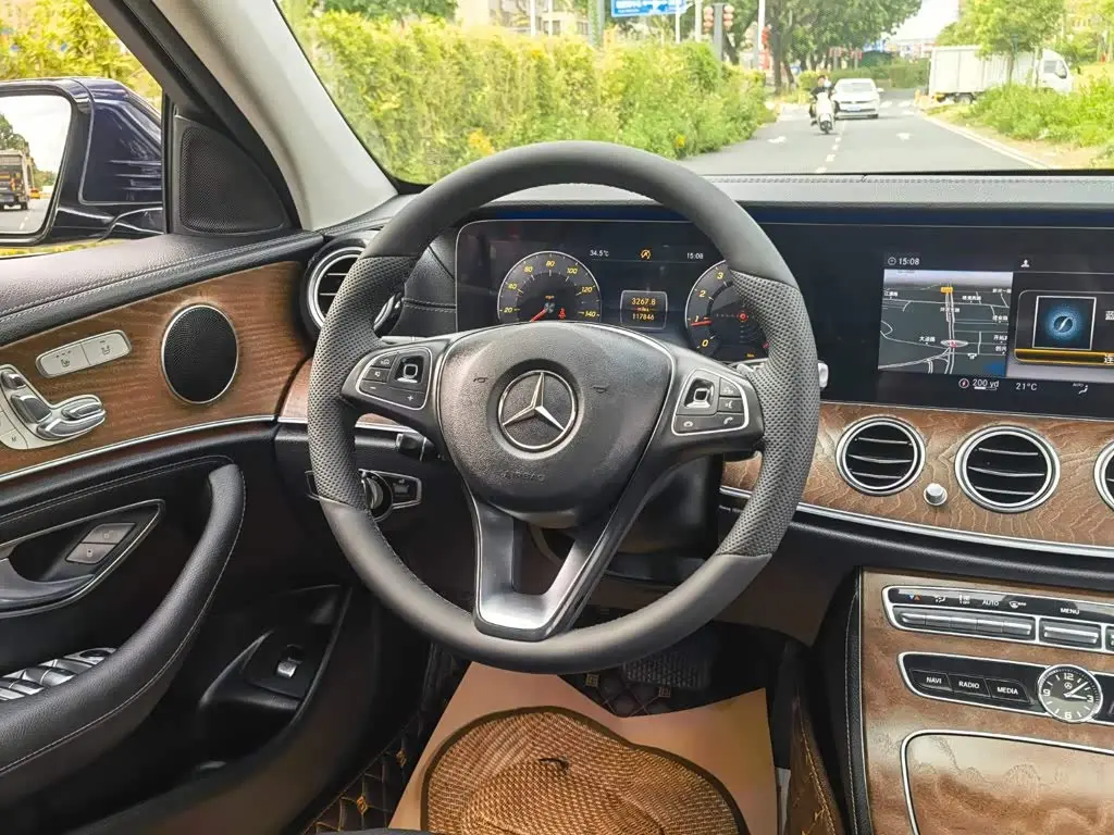 Mercedes-Benz E-Class 2018 — Фото 11/20