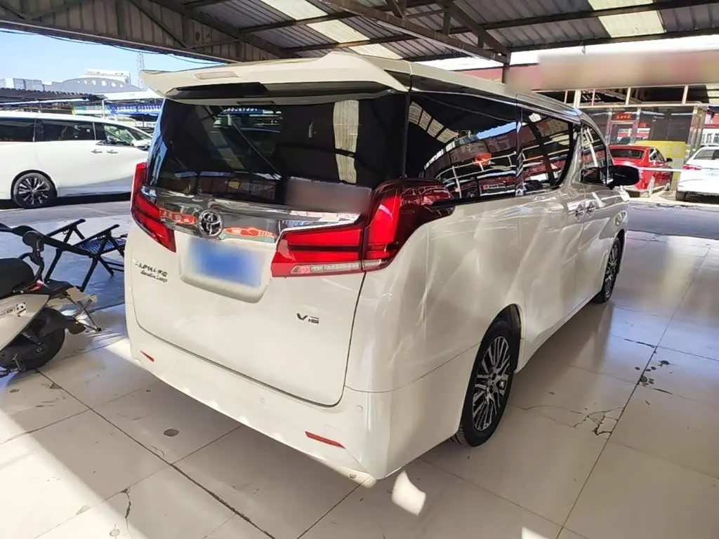 Toyota Alphard 2018 — Photo 5/20