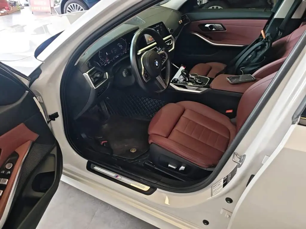 BMW 3 Series 2021 — Photo 15/20