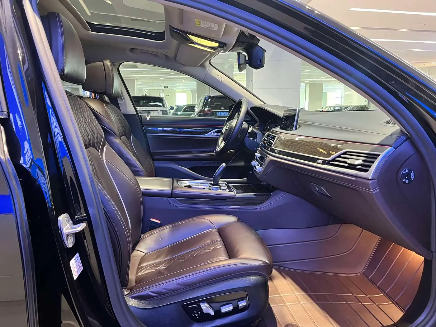BMW 7 Series 2021 — Photo 4/15
