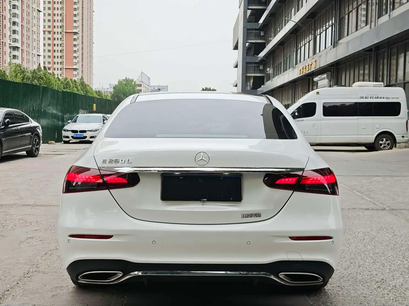 Mercedes-Benz E-Class 2023 — Photo 9/10