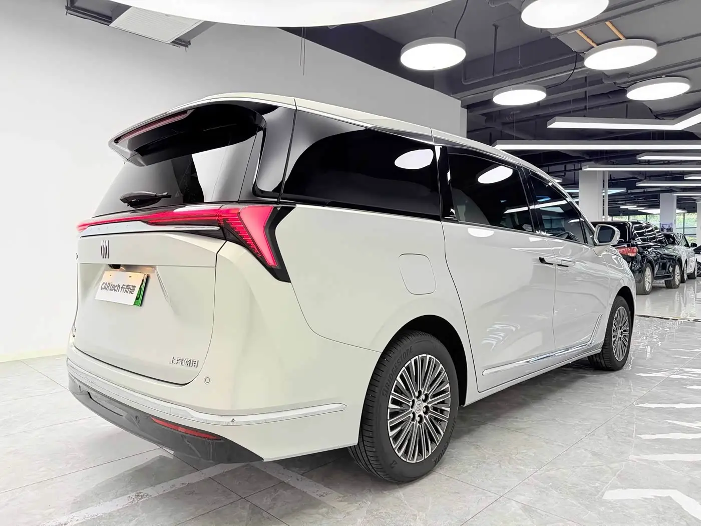 Buick GL8 New Energy 2024 — Photo 6/9