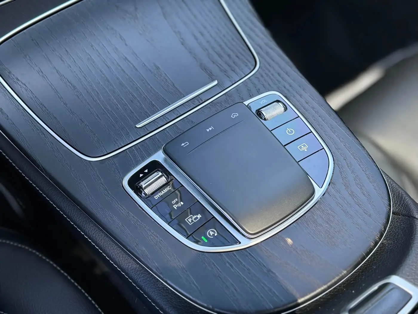 Mercedes-Benz E-Class 2020 — Photo 18/20