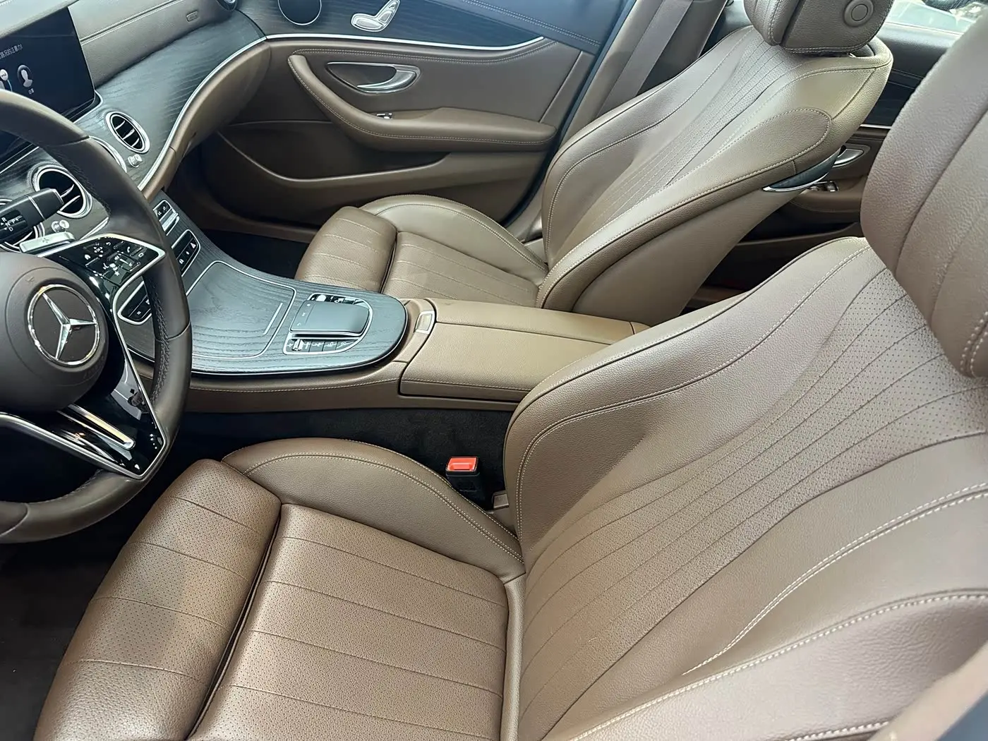 Mercedes-Benz E-Class 2022 — Photo 10/20