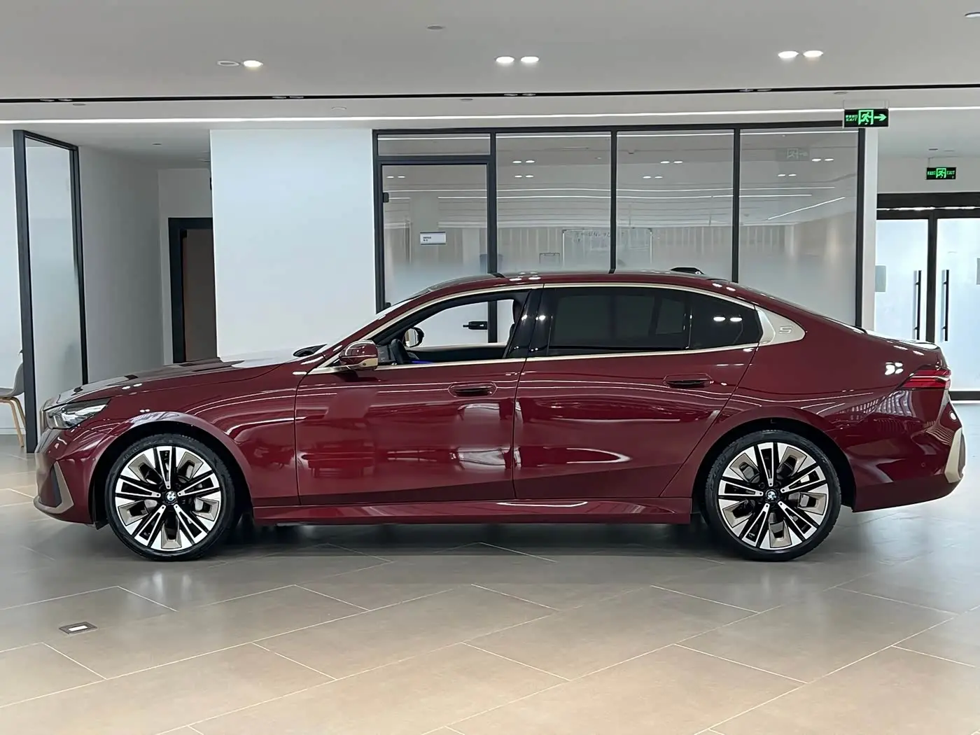 BMW 5 Series 2024 — Фото 17/20