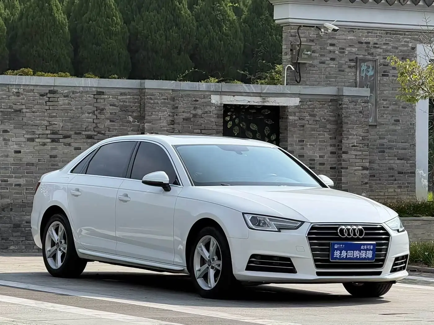 Audi A4L 2018 — Фото 2/6