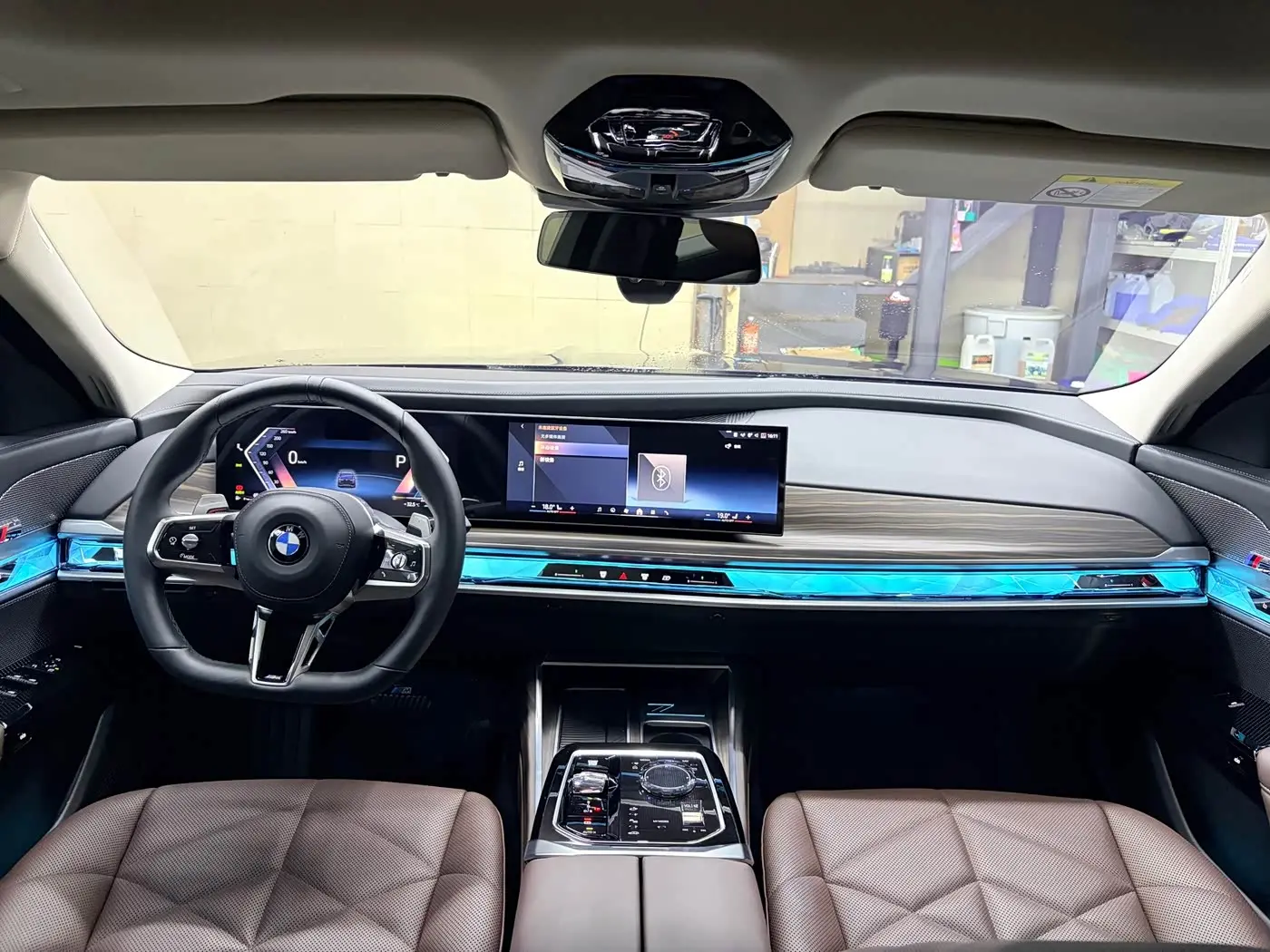 BMW 7 Series 2025 — Photo 8/9
